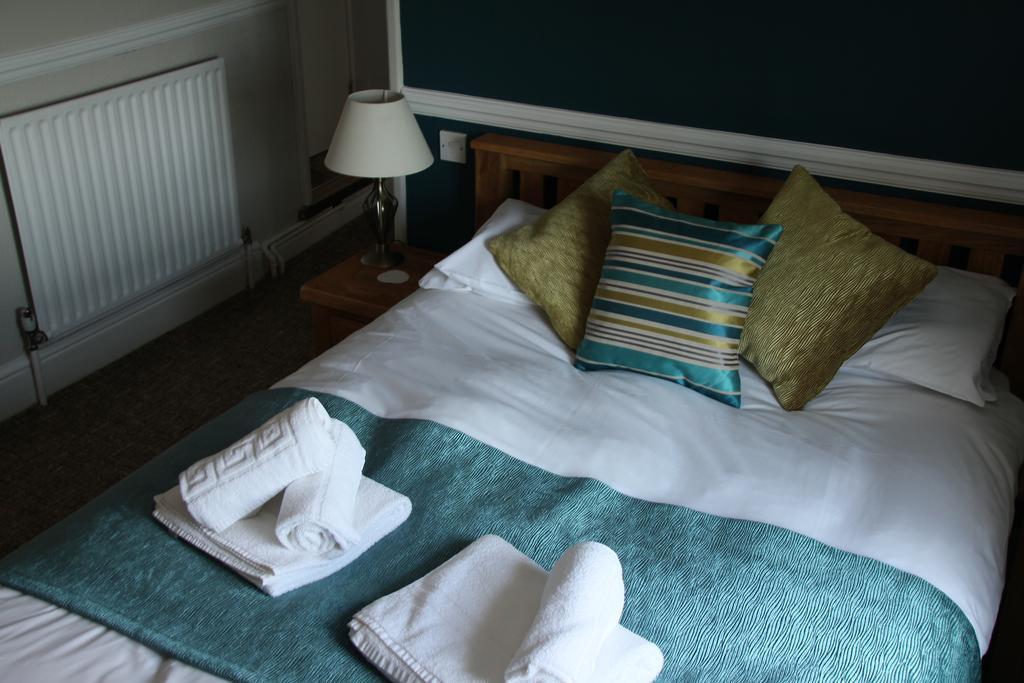 The Swan Inn Sturminster Newton Buitenkant foto