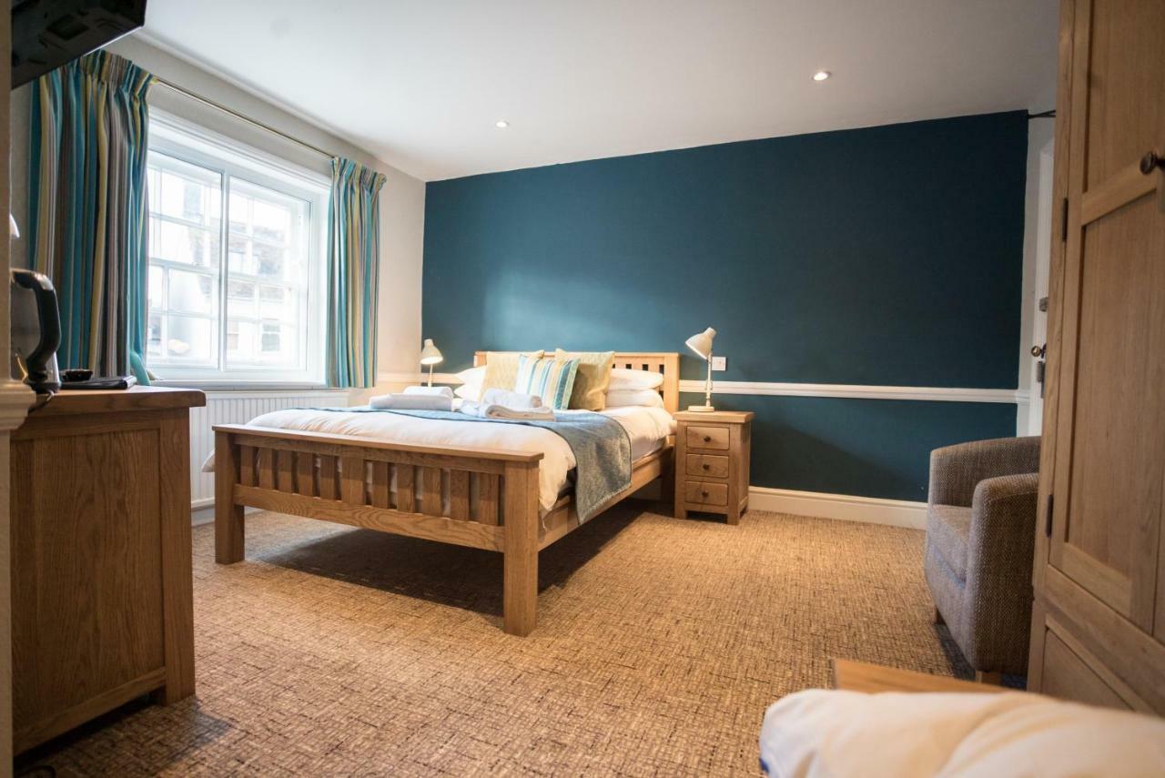The Swan Inn Sturminster Newton Buitenkant foto