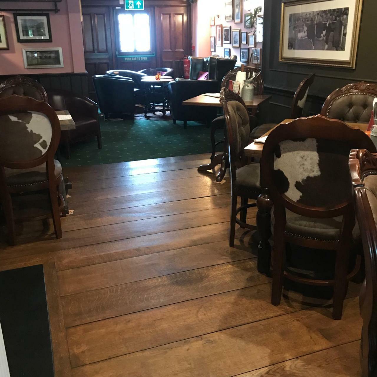 The Swan Inn Sturminster Newton Buitenkant foto